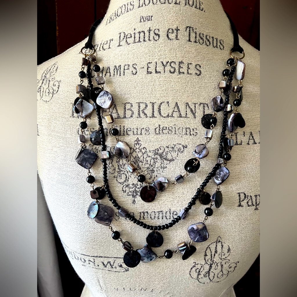 Multistrand Layered Shell Black Necklace 20$